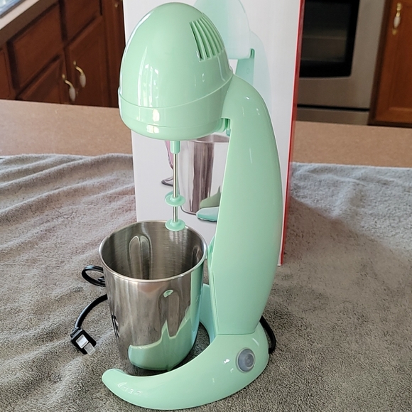 Dash Retro Milkshake Maker!!! - Picture 7 of 11